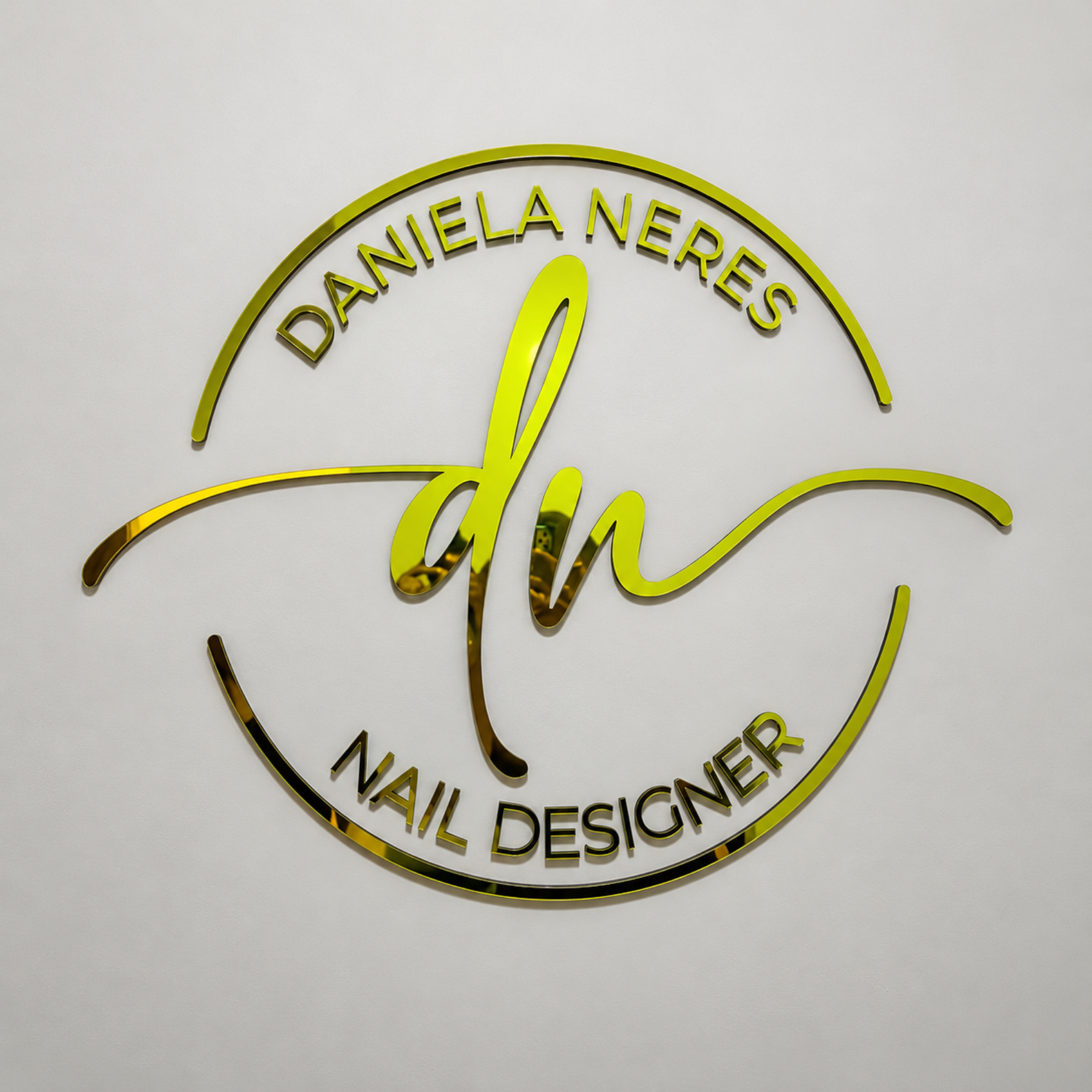 Logo em Acrilico Dourado Espelhado para Nail Designer