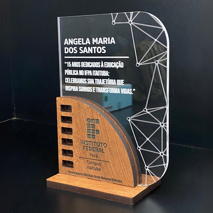 Placa de Homenagem em Acrílico com Gravação à Laser e Base em MDF