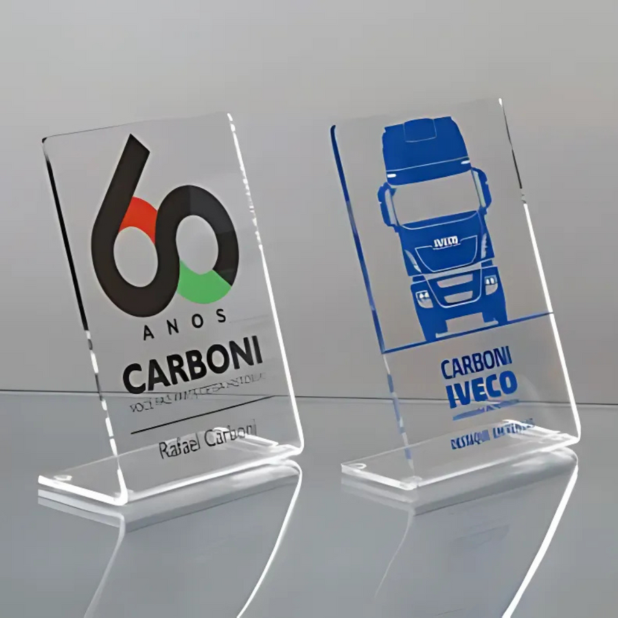 Troféu em Acrílico com Personalização em Adesivo DTF UV