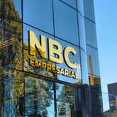 letras em acrilico dourado espelhado fachada espelhada