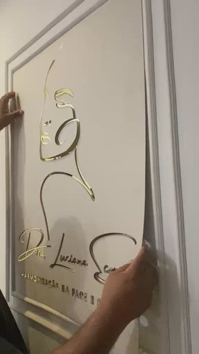 logotipo - letras em acrilico dourado espelhado para consultório médico ou dentista